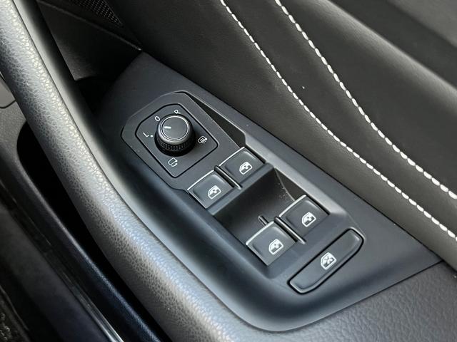 パサートヴァリアント TDI Rライン LEDヘッドライト レーンアシスト 電動リヤゲート コーナーセンサー 前席シートヒーター BT 禁煙使用 バックカメラ 本革シート ナビ ACC パワーシート 駐車アシスト ETC2.0 ワンオーナー(36枚目)