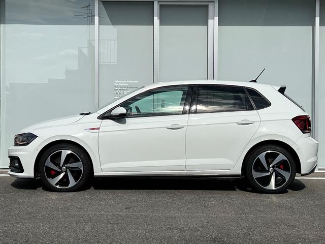ポロGTI ベースグレード BT アイスト ターボ レーダークルーズコントロール LEDヘッド スマートキー バックカメラ ETC2.0 禁煙車 キーレスエントリー フルセグTV オートライト USB フルオートエアコン 記録簿(5枚目)