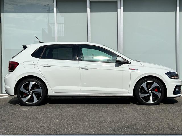 ポロGTI ベースグレード BT アイスト ターボ レーダークルーズコントロール LEDヘッド スマートキー バックカメラ ETC2.0 禁煙車 キーレスエントリー フルセグTV オートライト USB フルオートエアコン 記録簿(9枚目)