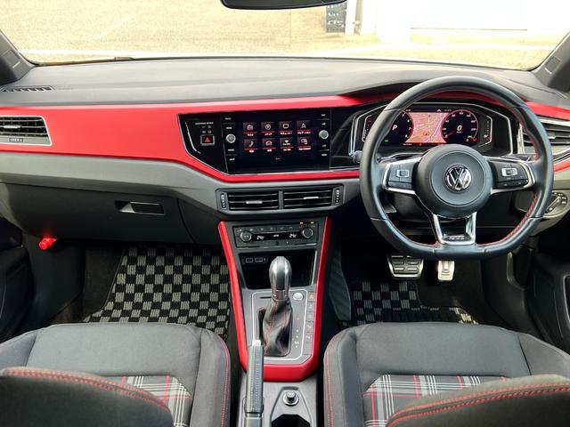 ポロGTI ベースグレード BT アイスト ターボ レーダークルーズコントロール LEDヘッド スマートキー バックカメラ ETC2.0 禁煙車 キーレスエントリー フルセグTV オートライト USB フルオートエアコン 記録簿(15枚目)