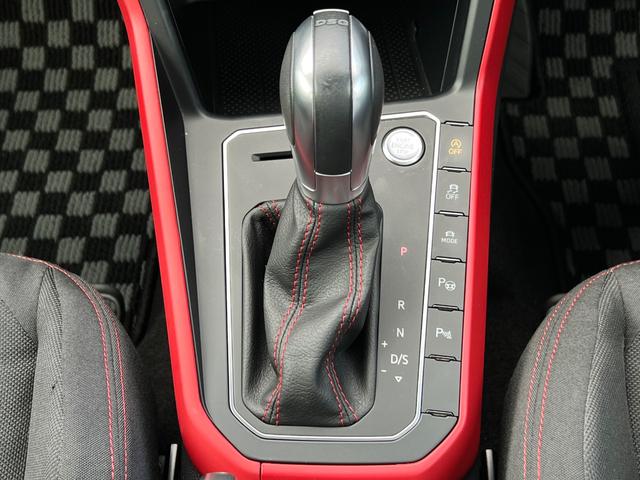 ポロGTI ベースグレード BT アイスト ターボ レーダークルーズコントロール LEDヘッド スマートキー バックカメラ ETC2.0 禁煙車 キーレスエントリー フルセグTV オートライト USB フルオートエアコン 記録簿(27枚目)