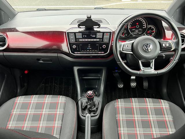 アップ! アップ!GTI Bluetooth対応 ターボ アイドリングストップ キーレスエントリー エアコン パワーステアリング 横滑り防止 盗難防止システム 禁煙車 ETC 前席シートヒーター ABS オートライト USB(18枚目)