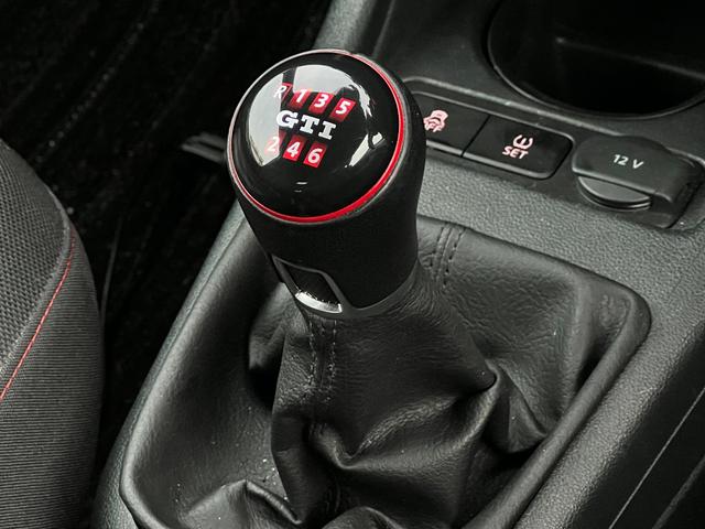 アップ! アップ!GTI Bluetooth対応 ターボ アイドリングストップ キーレスエントリー エアコン パワーステアリング 横滑り防止 盗難防止システム 禁煙車 ETC 前席シートヒーター ABS オートライト USB(28枚目)