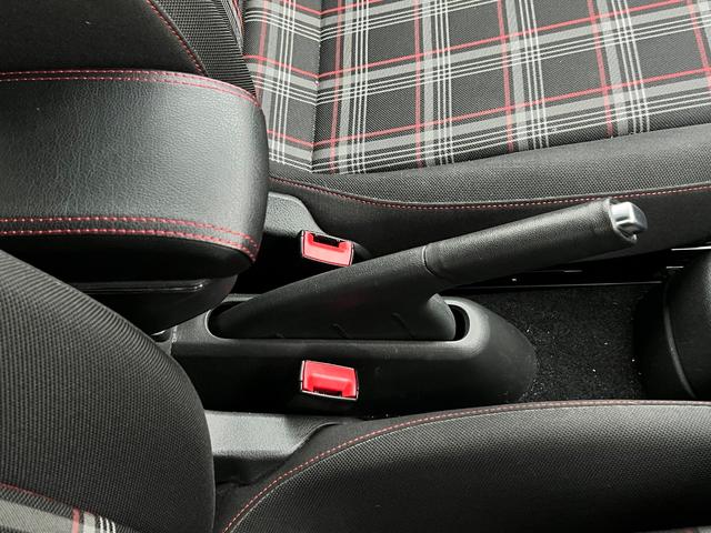 アップ! アップ!GTI Bluetooth対応 ターボ アイドリングストップ キーレスエントリー エアコン パワーステアリング 横滑り防止 盗難防止システム 禁煙車 ETC 前席シートヒーター ABS オートライト USB(29枚目)