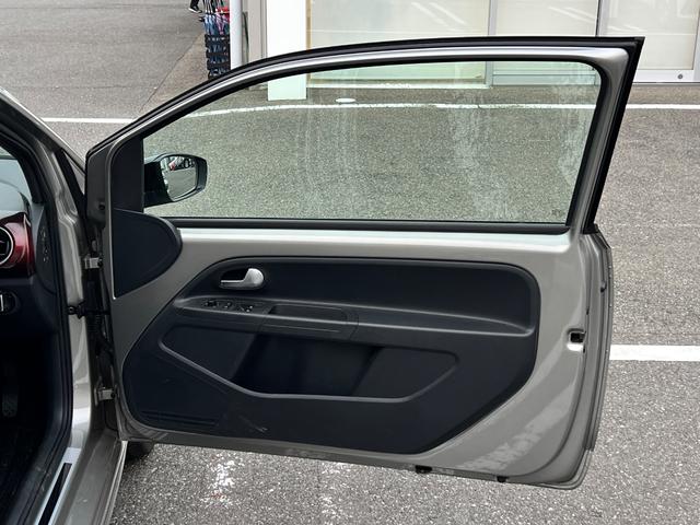 アップ! アップ!GTI Bluetooth対応 ターボ アイドリングストップ キーレスエントリー エアコン パワーステアリング 横滑り防止 盗難防止システム 禁煙車 ETC 前席シートヒーター ABS オートライト USB(36枚目)