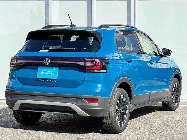 Ｔ－クロス ＴＳＩ　１ｓｔ　前後センサー　ＮＡＶＩ　Ｂｌｕｅｔｏｏｔｈオーディオ　ＬＥＤライト　スマートキ－　アダクティブクルーズコントロール　メモリーナビ　禁煙　パークアシスト　電動格納ミラー　エアコン　パワーステアリング（8枚目）