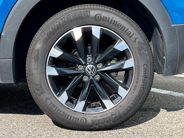 Ｔ－クロス ＴＳＩ　１ｓｔ　前後センサー　ＮＡＶＩ　Ｂｌｕｅｔｏｏｔｈオーディオ　ＬＥＤライト　スマートキ－　アダクティブクルーズコントロール　メモリーナビ　禁煙　パークアシスト　電動格納ミラー　エアコン　パワーステアリング（13枚目）