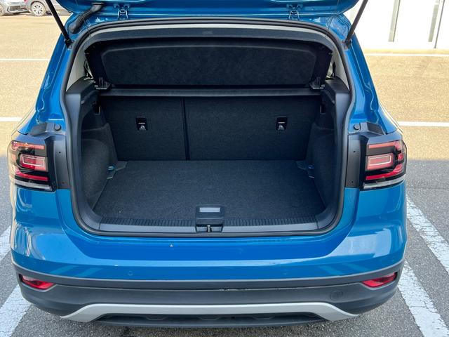 Ｔ－クロス ＴＳＩ　１ｓｔ　前後センサー　ＮＡＶＩ　Ｂｌｕｅｔｏｏｔｈオーディオ　ＬＥＤライト　スマートキ－　アダクティブクルーズコントロール　メモリーナビ　禁煙　パークアシスト　電動格納ミラー　エアコン　パワーステアリング（17枚目）