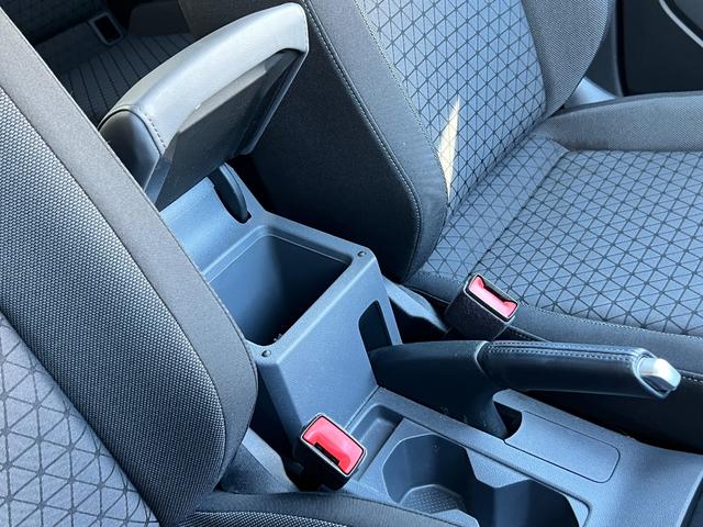 Ｔ－クロス ＴＳＩ　１ｓｔ　前後センサー　ＮＡＶＩ　Ｂｌｕｅｔｏｏｔｈオーディオ　ＬＥＤライト　スマートキ－　アダクティブクルーズコントロール　メモリーナビ　禁煙　パークアシスト　電動格納ミラー　エアコン　パワーステアリング（31枚目）