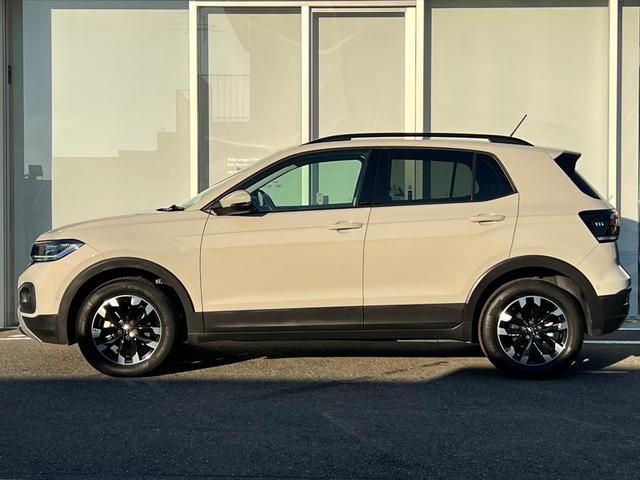 Ｔ－クロス ＴＳＩ　アクティブ　アダプティブクルーズ　ＬＥＤライト　ＮＡＶＩ　Ｂｌｕｅｔｏｏｔｈオーディオ　禁煙　スマートキー　運転席エアバック　ルーフレール　オートライト　パワーウインドー　助手席エアバッグ　ＥＴＣ２．０　エアコン（5枚目）