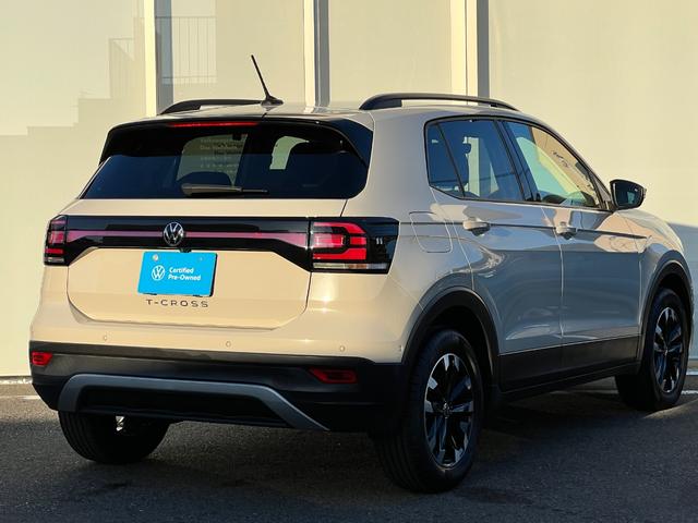 Ｔ－クロス ＴＳＩ　アクティブ　アダプティブクルーズ　ＬＥＤライト　ＮＡＶＩ　Ｂｌｕｅｔｏｏｔｈオーディオ　禁煙　スマートキー　運転席エアバック　ルーフレール　オートライト　パワーウインドー　助手席エアバッグ　ＥＴＣ２．０　エアコン（8枚目）