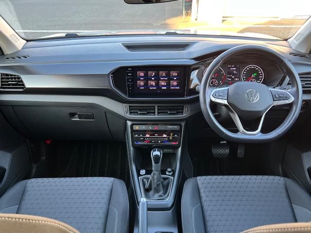 Ｔ－クロス ＴＳＩ　アクティブ　アダプティブクルーズ　ＬＥＤライト　ＮＡＶＩ　Ｂｌｕｅｔｏｏｔｈオーディオ　禁煙　スマートキー　運転席エアバック　ルーフレール　オートライト　パワーウインドー　助手席エアバッグ　ＥＴＣ２．０　エアコン（17枚目）