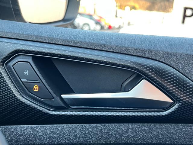 Ｔ－クロス ＴＳＩ　アクティブ　アダプティブクルーズ　ＬＥＤライト　ＮＡＶＩ　Ｂｌｕｅｔｏｏｔｈオーディオ　禁煙　スマートキー　運転席エアバック　ルーフレール　オートライト　パワーウインドー　助手席エアバッグ　ＥＴＣ２．０　エアコン（31枚目）