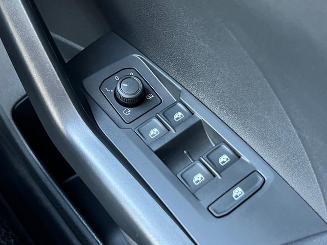 Ｔ－クロス ＴＳＩ　アクティブ　アダプティブクルーズ　ＬＥＤライト　ＮＡＶＩ　Ｂｌｕｅｔｏｏｔｈオーディオ　禁煙　スマートキー　運転席エアバック　ルーフレール　オートライト　パワーウインドー　助手席エアバッグ　ＥＴＣ２．０　エアコン（32枚目）