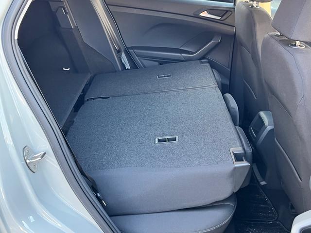 Ｔ－クロス ＴＳＩ　アクティブ　アダプティブクルーズ　ＬＥＤライト　ＮＡＶＩ　Ｂｌｕｅｔｏｏｔｈオーディオ　禁煙　スマートキー　運転席エアバック　ルーフレール　オートライト　パワーウインドー　助手席エアバッグ　ＥＴＣ２．０　エアコン（41枚目）
