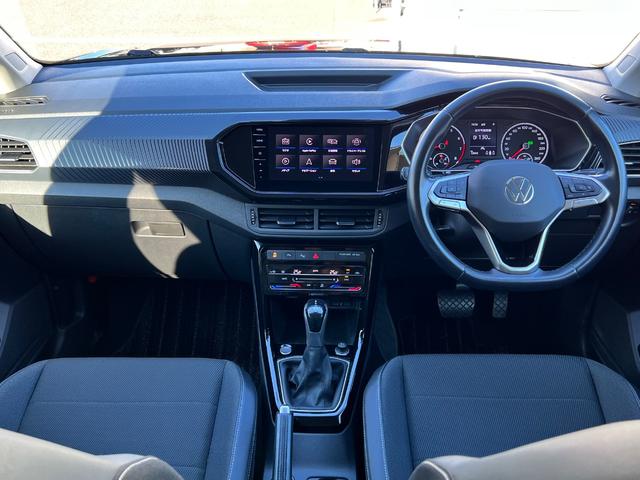 Ｔ－クロス ＴＳＩ　スタイル　シティエマージェンシーブレーキ　オートハイビーム　ブルートゥース　ＵＳＢ　ＬＥＤ　スマートキー　ナビ　アダクティブクルーズコントロール　ＥＴＣ２．０　Ｂカメラ　禁煙　ルーフレール　電動格納ミラー（18枚目）