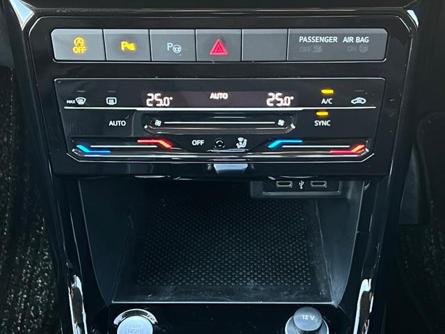 Ｔ－クロス ＴＳＩ　スタイル　シティエマージェンシーブレーキ　オートハイビーム　ブルートゥース　ＵＳＢ　ＬＥＤ　スマートキー　ナビ　アダクティブクルーズコントロール　ＥＴＣ２．０　Ｂカメラ　禁煙　ルーフレール　電動格納ミラー（28枚目）