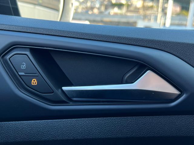 Ｔ－クロス ＴＳＩ　スタイル　シティエマージェンシーブレーキ　オートハイビーム　ブルートゥース　ＵＳＢ　ＬＥＤ　スマートキー　ナビ　アダクティブクルーズコントロール　ＥＴＣ２．０　Ｂカメラ　禁煙　ルーフレール　電動格納ミラー（32枚目）