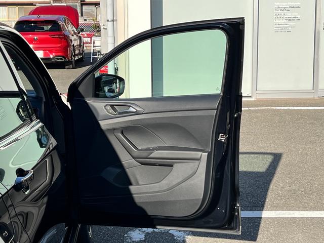 Ｔ－クロス ＴＳＩ　スタイル　シティエマージェンシーブレーキ　オートハイビーム　ブルートゥース　ＵＳＢ　ＬＥＤ　スマートキー　ナビ　アダクティブクルーズコントロール　ＥＴＣ２．０　Ｂカメラ　禁煙　ルーフレール　電動格納ミラー（38枚目）