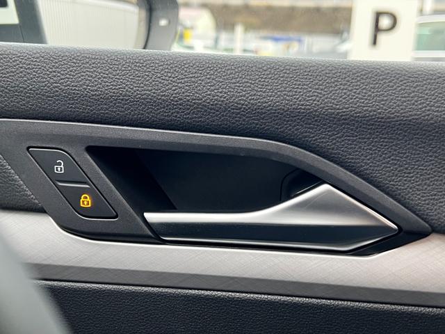 ゴルフ ＴＤＩアクティブアドバンス　プラチナムエディション　ＬＥＤライト　オートライト　電動格納ミラー　フルオートエアコン　地デジチューナー　コーナーセンサー　デモカー　衝突被害軽減システム　ＬＫＡ　リアビューカメラ　シートヒーター　ワンオーナー　禁煙車（33枚目）