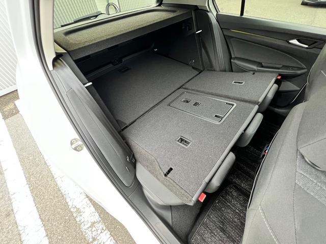 ゴルフ ＴＤＩアクティブアドバンス　プラチナムエディション　ＬＥＤライト　オートライト　電動格納ミラー　フルオートエアコン　地デジチューナー　コーナーセンサー　デモカー　衝突被害軽減システム　ＬＫＡ　リアビューカメラ　シートヒーター　ワンオーナー　禁煙車（41枚目）