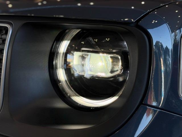 ジープ・レネゲード リミテッド 革シート ナビバックカメラ フルセグTVチューナー LEDヘッドライト 前後ドラレコ(24枚目)