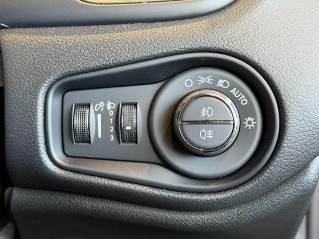 ジープ・レネゲード リミテッド 革シート ナビバックカメラ フルセグTVチューナー LEDヘッドライト 前後ドラレコ(40枚目)