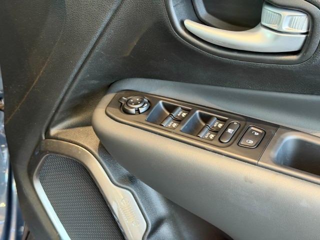 ジープ・レネゲード リミテッド 革シート ナビバックカメラ フルセグTVチューナー LEDヘッドライト 前後ドラレコ(41枚目)