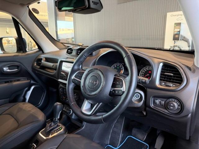 ジープ・レネゲード リミテッド 革シート ナビバックカメラ フルセグTVチューナー LEDヘッドライト 前後ドラレコ(46枚目)