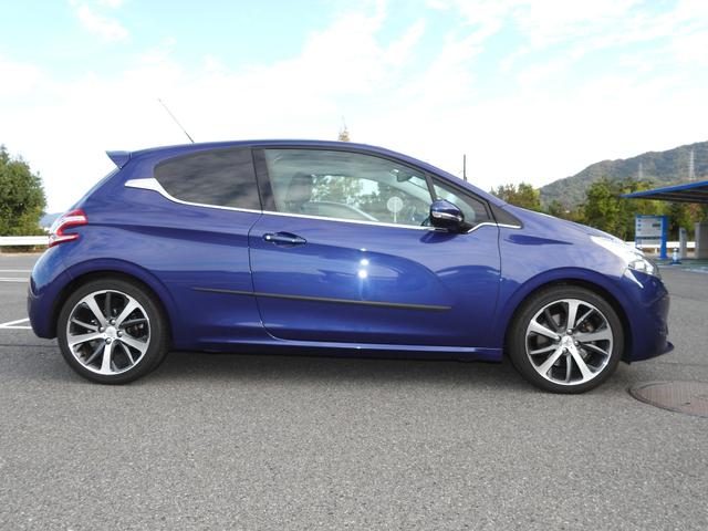 208 GT 6速マニュアル エアコン ETC 純正アルミホイール クリアランスセンサー クルーズコントロール パノラミックガラスルーフ(9枚目)