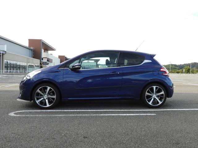 208 GT 6速マニュアル エアコン ETC 純正アルミホイール クリアランスセンサー クルーズコントロール パノラミックガラスルーフ(13枚目)