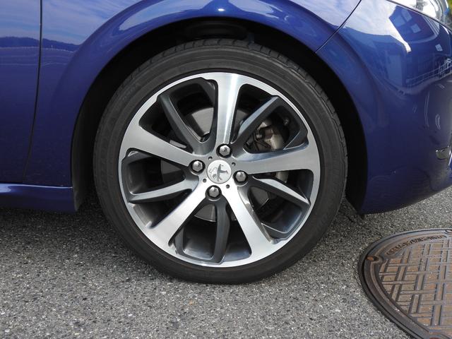 208 GT 6速マニュアル エアコン ETC 純正アルミホイール クリアランスセンサー クルーズコントロール パノラミックガラスルーフ(16枚目)