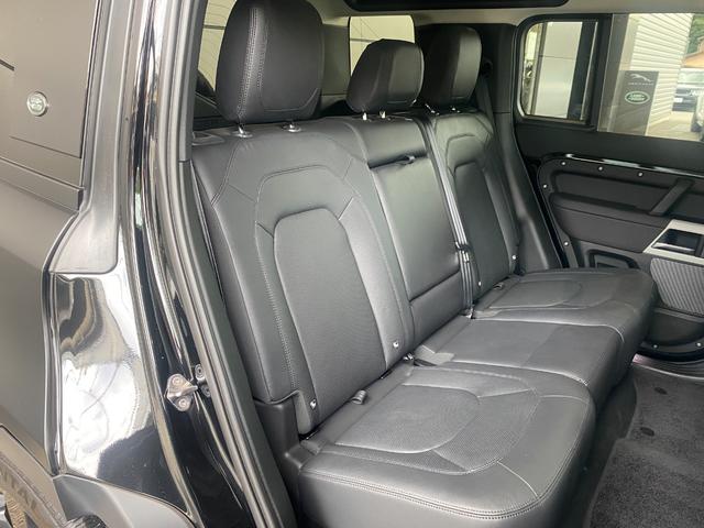 ディフェンダー 110イースナーダークエディション スライディングパノラミックルーフ 電子制御エアサスペンション 22AW ブライトエクステリアパック ヘッドアップディスプレイ プライバシーガラス マトリックスLEDヘッドランプ コールドクライメート(12枚目)