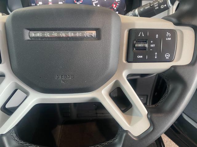 ディフェンダー 110イースナーダークエディション スライディングパノラミックルーフ 電子制御エアサスペンション 22AW ブライトエクステリアパック ヘッドアップディスプレイ プライバシーガラス マトリックスLEDヘッドランプ コールドクライメート(14枚目)