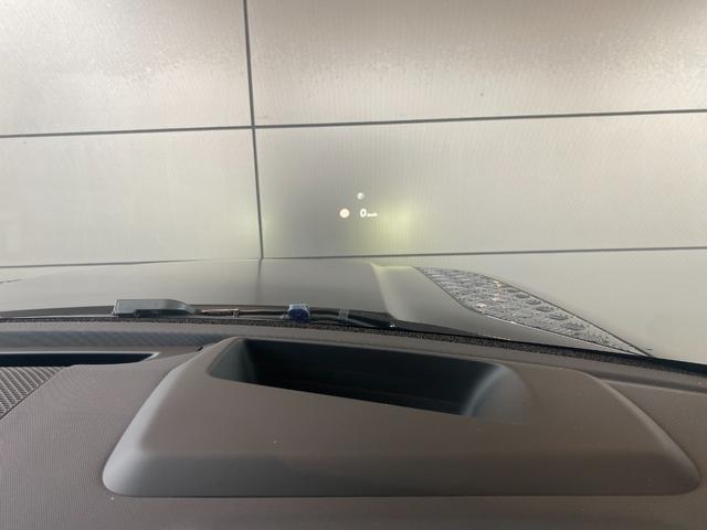 ディフェンダー 110イースナーダークエディション スライディングパノラミックルーフ 電子制御エアサスペンション 22AW ブライトエクステリアパック ヘッドアップディスプレイ プライバシーガラス マトリックスLEDヘッドランプ コールドクライメート(15枚目)