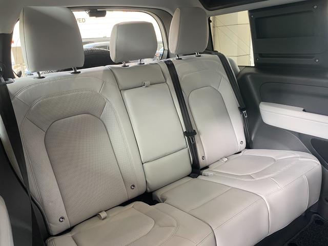 ディフェンダー ９０Ｘ－ダイナミックＨＳＥ　Ｄ３５０　電子制御エアサスペンション　２２インチＡＷ　クリアサイトビューミラー　フロントセンターコンソールクーラーＢＯＸ　コールドクライメートパック　オフロードパック　エクステンデッドブラックエクステリアパック（13枚目）