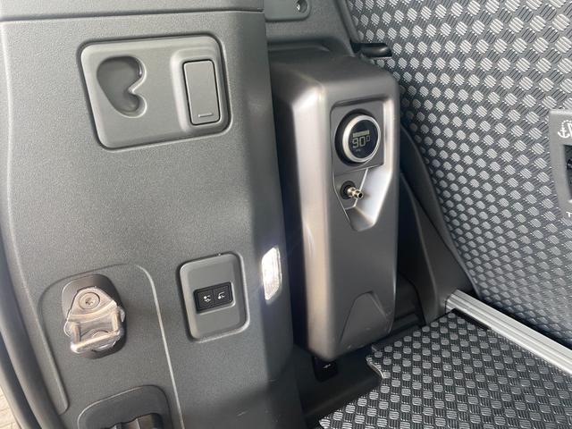 ディフェンダー ９０Ｘ－ダイナミックＨＳＥ　Ｄ３５０　電子制御エアサスペンション　２２インチＡＷ　クリアサイトビューミラー　フロントセンターコンソールクーラーＢＯＸ　コールドクライメートパック　オフロードパック　エクステンデッドブラックエクステリアパック（26枚目）