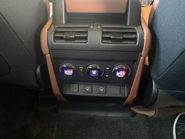 ディフェンダー オクタ　６３５ｐｓ　７５０Ｎ　１オーナー禁煙　マットプロテクティブフィルム（12枚目）