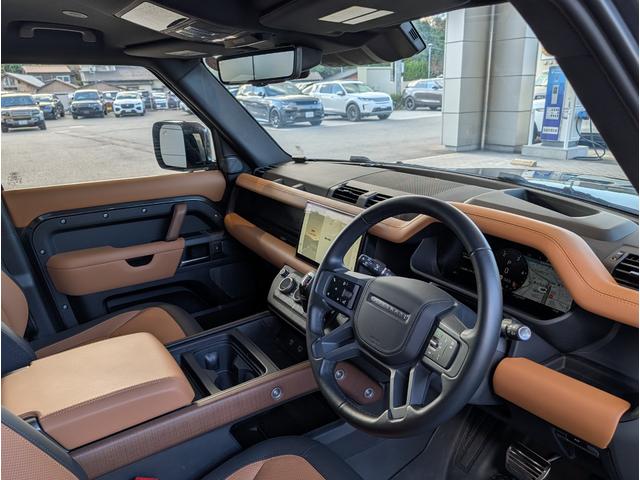 ディフェンダー １１０Ｘ　Ｄ３００　２２インチＡＷ　ＭＥＲＩＤＩＡＮサラウンドシステム　Ｅｘｔｅｎｄｅｄ　Ｂｌａｃｋ　Ｅｘｔｅｒｉｏｒ　Ｐａｃｋ　プライバシーガラス　スライディングパノラミックルーフ　フィックスドサイドステップ（3枚目）