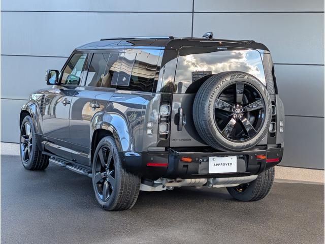 ディフェンダー １１０Ｘ　Ｄ３００　２２インチＡＷ　ＭＥＲＩＤＩＡＮサラウンドシステム　Ｅｘｔｅｎｄｅｄ　Ｂｌａｃｋ　Ｅｘｔｅｒｉｏｒ　Ｐａｃｋ　プライバシーガラス　スライディングパノラミックルーフ　フィックスドサイドステップ（5枚目）