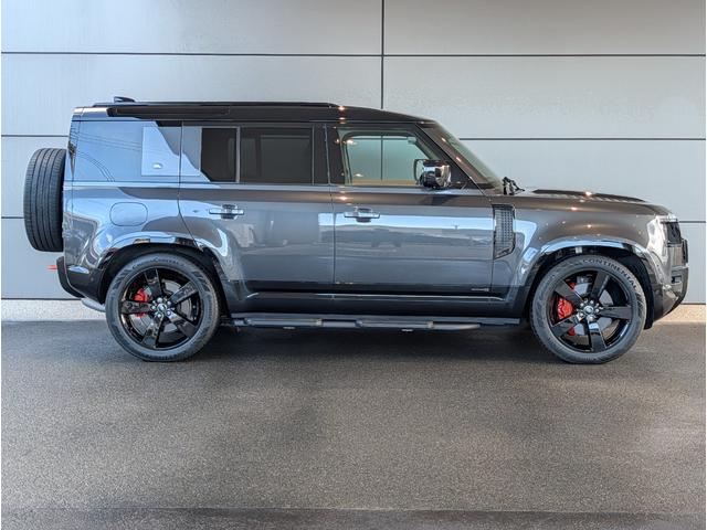 ディフェンダー １１０Ｘ　Ｄ３００　２２インチＡＷ　ＭＥＲＩＤＩＡＮサラウンドシステム　Ｅｘｔｅｎｄｅｄ　Ｂｌａｃｋ　Ｅｘｔｅｒｉｏｒ　Ｐａｃｋ　プライバシーガラス　スライディングパノラミックルーフ　フィックスドサイドステップ（9枚目）