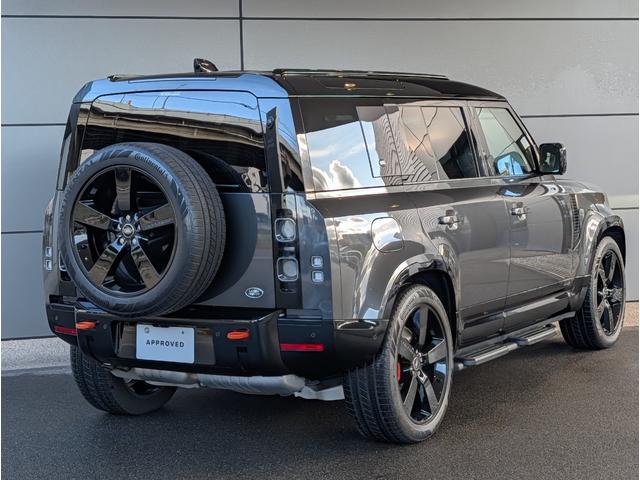 ディフェンダー １１０Ｘ　Ｄ３００　２２インチＡＷ　ＭＥＲＩＤＩＡＮサラウンドシステム　Ｅｘｔｅｎｄｅｄ　Ｂｌａｃｋ　Ｅｘｔｅｒｉｏｒ　Ｐａｃｋ　プライバシーガラス　スライディングパノラミックルーフ　フィックスドサイドステップ（10枚目）