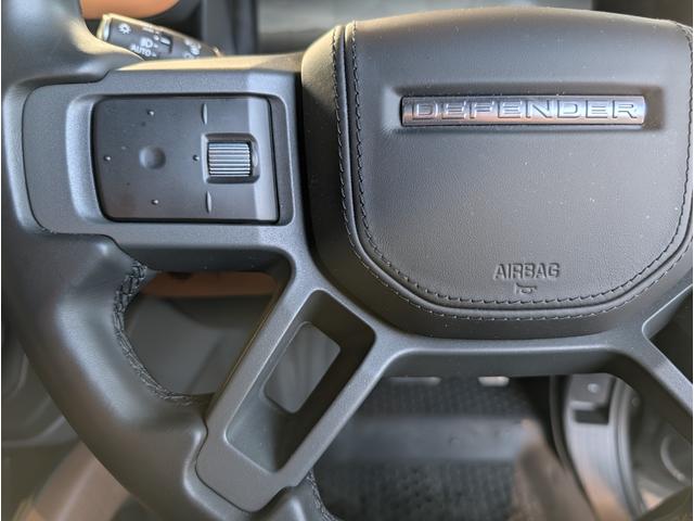 ディフェンダー １１０Ｘ　Ｄ３００　２２インチＡＷ　ＭＥＲＩＤＩＡＮサラウンドシステム　Ｅｘｔｅｎｄｅｄ　Ｂｌａｃｋ　Ｅｘｔｅｒｉｏｒ　Ｐａｃｋ　プライバシーガラス　スライディングパノラミックルーフ　フィックスドサイドステップ（15枚目）