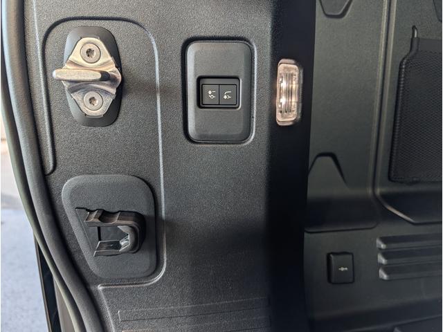 ディフェンダー １１０Ｘ　Ｄ３００　２２インチＡＷ　ＭＥＲＩＤＩＡＮサラウンドシステム　Ｅｘｔｅｎｄｅｄ　Ｂｌａｃｋ　Ｅｘｔｅｒｉｏｒ　Ｐａｃｋ　プライバシーガラス　スライディングパノラミックルーフ　フィックスドサイドステップ（25枚目）