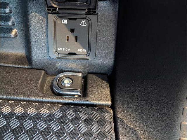 ディフェンダー １１０Ｘ　Ｄ３００　２２インチＡＷ　ＭＥＲＩＤＩＡＮサラウンドシステム　Ｅｘｔｅｎｄｅｄ　Ｂｌａｃｋ　Ｅｘｔｅｒｉｏｒ　Ｐａｃｋ　プライバシーガラス　スライディングパノラミックルーフ　フィックスドサイドステップ（26枚目）