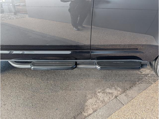 ディフェンダー １１０Ｘ　Ｄ３００　２２インチＡＷ　ＭＥＲＩＤＩＡＮサラウンドシステム　Ｅｘｔｅｎｄｅｄ　Ｂｌａｃｋ　Ｅｘｔｅｒｉｏｒ　Ｐａｃｋ　プライバシーガラス　スライディングパノラミックルーフ　フィックスドサイドステップ（27枚目）