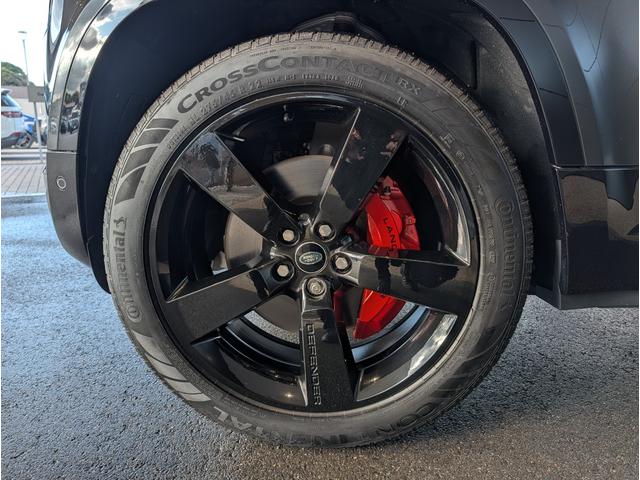 ディフェンダー １１０Ｘ　Ｄ３００　２２インチＡＷ　ＭＥＲＩＤＩＡＮサラウンドシステム　Ｅｘｔｅｎｄｅｄ　Ｂｌａｃｋ　Ｅｘｔｅｒｉｏｒ　Ｐａｃｋ　プライバシーガラス　スライディングパノラミックルーフ　フィックスドサイドステップ（28枚目）