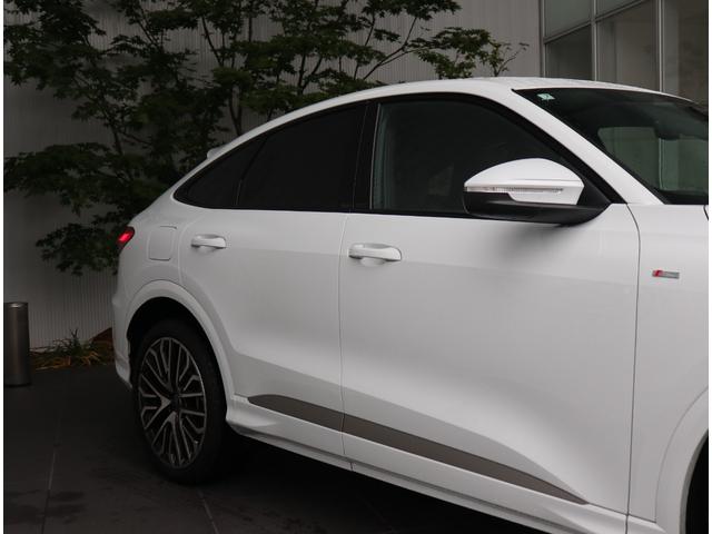 Ｑ５スポーツバック エディションワン　マトリクス　ライティングＰ　テクノロジーＰＲＯ　ブラックＰ　デジタルＯＬＥＤリヤライト　アンビエントＰＲＯ　パッセンジャーＤｉｓｐｌａｙ　電動チルト　ステアリングヒーター　プライバシーガラス　２１ＡＷ（8枚目）