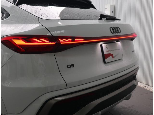 Ｑ５スポーツバック エディションワン　マトリクス　ライティングＰ　テクノロジーＰＲＯ　ブラックＰ　デジタルＯＬＥＤリヤライト　アンビエントＰＲＯ　パッセンジャーＤｉｓｐｌａｙ　電動チルト　ステアリングヒーター　プライバシーガラス　２１ＡＷ（9枚目）