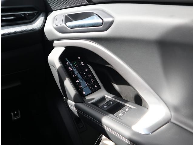 Ｑ５スポーツバック エディションワン　マトリクス　ライティングＰ　テクノロジーＰＲＯ　ブラックＰ　デジタルＯＬＥＤリヤライト　アンビエントＰＲＯ　パッセンジャーＤｉｓｐｌａｙ　電動チルト　ステアリングヒーター　プライバシーガラス　２１ＡＷ（13枚目）